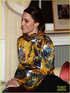 alicia-vikander-kate-middleton-swedish-dinner-02.jpg