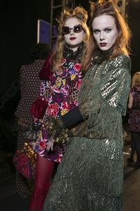 anna-sui-bks-i-rf17-8306.thumb.jpg.4a0c35663bb41cbd05c3cc6ad5bd12f8.jpg