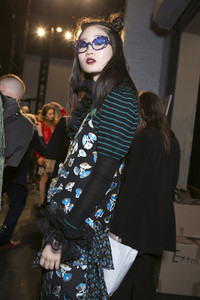 anna-sui-bks-i-rf17-8325.thumb.jpg.64666de123004e89dc24a88e4c41207c.jpg