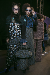 anna-sui-bks-i-rf17-8347.thumb.jpg.76f579b7b1cd564ce1c9363252fcdcc1.jpg