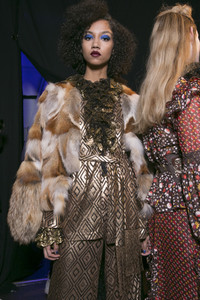 anna-sui-bks-i-rf17-8502.thumb.jpg.12620235af3c5f85256a5d0b89f015fb.jpg