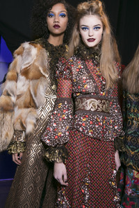 anna-sui-bks-i-rf17-8510.thumb.jpg.8d23fd95db0b9c8ad6a699c9963115ef.jpg