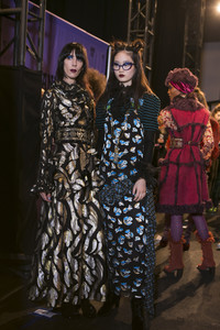 anna-sui-bks-i-rf17-8575.thumb.jpg.7c5396b1745fbce35ea42957fa5f902e.jpg