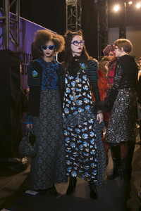 anna-sui-bks-i-rf17-8582.thumb.jpg.bd2a89e29b5826adf7b7c8307f737483.jpg