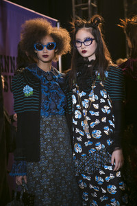 anna-sui-bks-i-rf17-8586.thumb.jpg.151cb0417cc10f04a271c7bc594f36a1.jpg