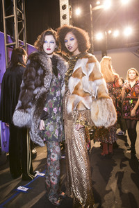 anna-sui-bks-i-rf17-8600.thumb.jpg.f05c4ff6bb3bfa3770ffb44ca4062de8.jpg