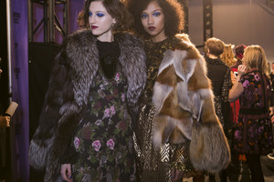 anna-sui-bks-i-rf17-8610.thumb.jpg.64b2ca41ad8c335b4251fd290dc5918b.jpg
