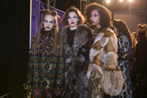 anna-sui-bks-i-rf17-8613.thumb.jpg.d215384587024767af944e518a9357d2.jpg