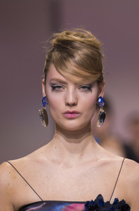 armani-prive-hc-clp-rs18-1135.thumb.jpg.82c1609718e78a56031c266379515a6d.jpg