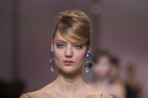 armani-prive-hc-clp-rs18-1143.thumb.jpg.022f178baa0caa4ea107454b82b21ffc.jpg