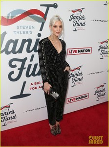 ashlee-simpson-and-evan-ross-join-ashley-tisdale-at-grammy-viewing-party-27.jpg