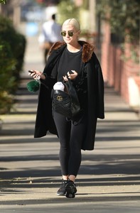 ashlee-simpson-in-a-fur-collar-coat-out-in-los-angeles-1.jpg