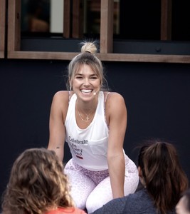 ashley-hart-teaching-a-yoga-class-in-los-angeles-1.jpg