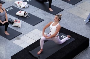 ashley-hart-teaching-a-yoga-class-in-los-angeles-9.jpg