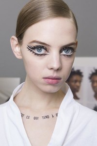 backstage-defile-christian-dior-printemps-ete-2018-paris-coulisses-96.jpg