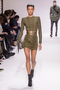 balmain-m-rf18-0735.thumb.jpg.e908e6bd7b672b4c5c714147eff85971.jpg