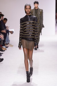 balmain-m-rf18-0767.thumb.jpg.f676537d6192ff6a61b4637d076f8255.jpg