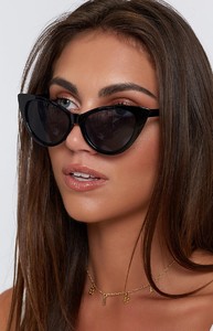 black-cat-eye-sunglasses-36_4000x4000_crop_bottom.jpg