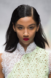 blumarine-clpa-rs18-7599.thumb.jpg.fb56d6b7382da1149baedc7566884ed7.jpg