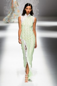 blumarine-rs18-1031.thumb.jpg.fb98478733a0e0f8a71ee47e8f1622f2.jpg