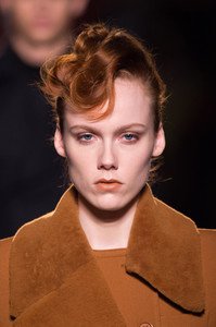 bottega-veneta-clpa-rf17-1853.thumb.jpg.69656666680aba254a6b69d51275f79d.jpg