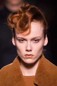 bottega-veneta-clpa-rf17-1855.thumb.jpg.13a592def326329f1215d6dfcb2cc235.jpg
