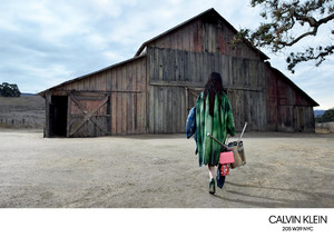 calvin-klein-spring-2018-ad-campaign-12.thumb.jpg.369796af2afe24fd4edd91486b6c03de.jpg