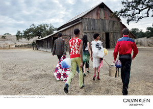 calvin-klein-spring-2018-ad-campaign-2.thumb.jpg.de5196b377173ebed70e64a3216e3609.jpg