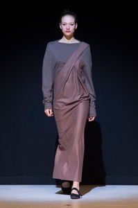 chalayan-rf17-0035.thumb.jpg.fe8ea7659d8ca88125426b0215b98790.jpg