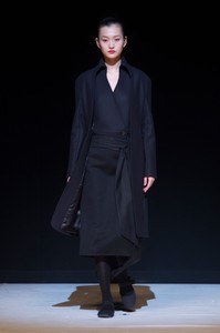 chalayan-rf17-0069.thumb.jpg.751986538290f720ca9c0f4ce726a6e9.jpg