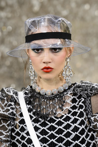 chanel-clp-a-rs18-4556.thumb.jpg.911edfeb9a10675ddd354a2d5acb6cff.jpg