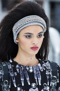 chanel-clpa-rf17-0198.thumb.jpg.e6ddadb6ff408c35fa66c6eef350d5bd.jpg
