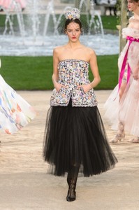 chanel-hc-rs18-0258.thumb.jpg.48144f3344f396cff92cd50aabe55c32.jpg