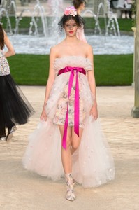 chanel-hc-rs18-0270.thumb.jpg.ddacb80d09fd5997fdc9c72e5df3ac4e.jpg