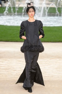 chanel-hc-rs18-0446.thumb.jpg.60d1bfd0c2757a8cf812f924415f5792.jpg