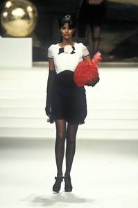 chanel-hc-ss-1994-6.thumb.jpg.76a875e67f8b4c3de6d1620e753526fe.jpg