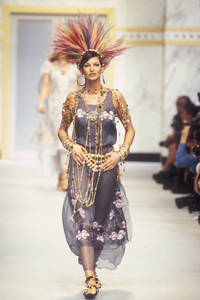 chanel-ss-1993-28.thumb.jpg.f6a0642874cc34f2274c71b24a79ab69.jpg