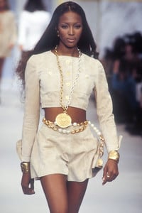 chanel-ss-1993-4.thumb.jpg.aa881474fa5319522f4290dbd7e265a2.jpg