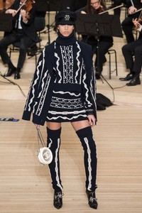 chanel_metiers_d_art_25.thumb.JPG.a08c4d2361dafdb4393a367349307846.JPG
