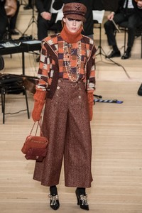 chanel_metiers_d_art_41.thumb.JPG.924eda8d0bd7ad0dfbe1c31211ceaab5.JPG