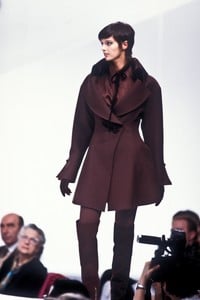 claude-montana-fw-1993-5.thumb.jpg.7e2494e994559ab5f018d15b7f83e447.jpg