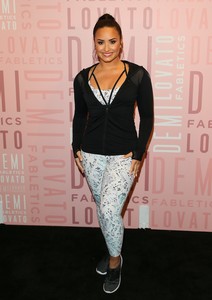 demi0127picturepub-1.jpg