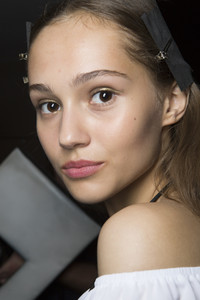 derek-lam-bks-m-rs18-0032.thumb.jpg.9d8c66d36c4e63c856059f4fa63f3dfe.jpg
