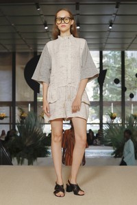 derek-lam-rs18-8762.thumb.jpg.4e574e0ab6de9589a8a4593586e9aaf2.jpg