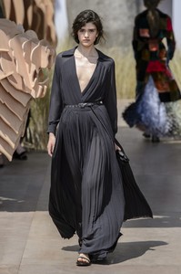 dior-hc-rf17-0517.thumb.jpg.fdeb6fcebafaa18d687b539c3a684cdc.jpg