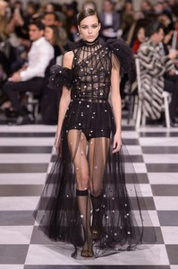 dior-hc-rs18-0465.thumb.jpg.236de7cc0fa9a5618f3d87caa7935ce3.jpg