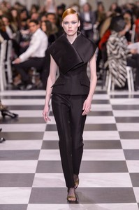 dior-hc-rs18-0902.thumb.jpg.c92493713153faa57ada370e8a9255b8.jpg