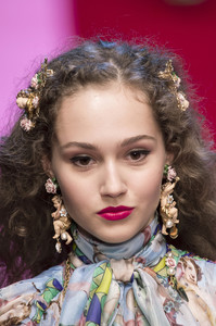 dolce-e-gabb-clpa-rs18-0132.thumb.jpg.fc385d6d909ddeec6ac121ba2e4eae73.jpg