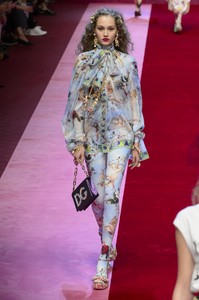 dolce-e-gabb-rs18-4490.thumb.jpg.af1aeb9ca68597185b4eacd65e90f007.jpg