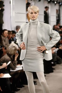 donna-karan-fw-1991.thumb.jpg.2bc1292584c5be21b5f793cb403b79b8.jpg